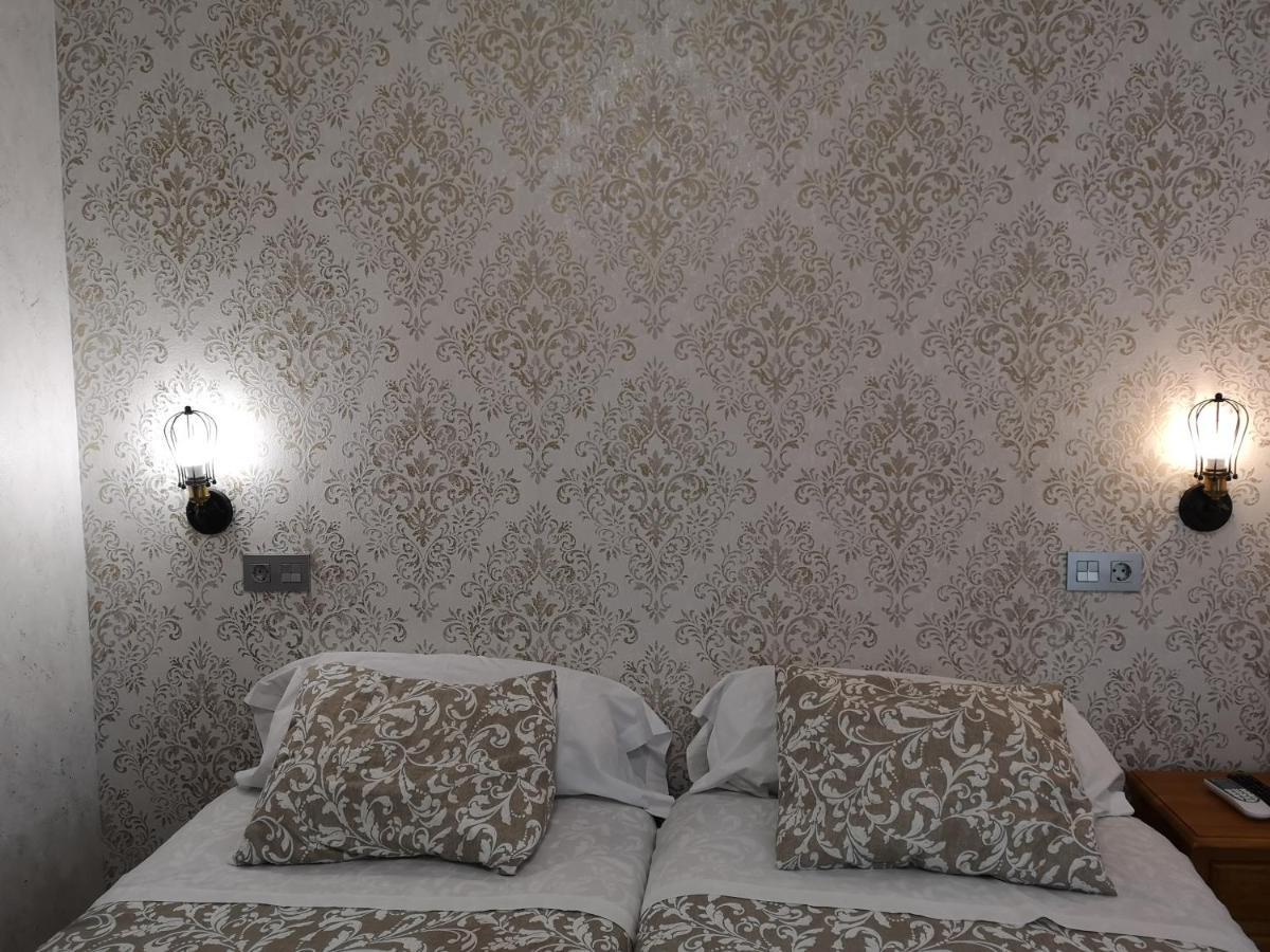 Hostal Juan Bravo Сеговия Екстериор снимка